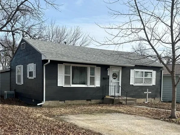613 N Ohio St, Iola, KS 66749