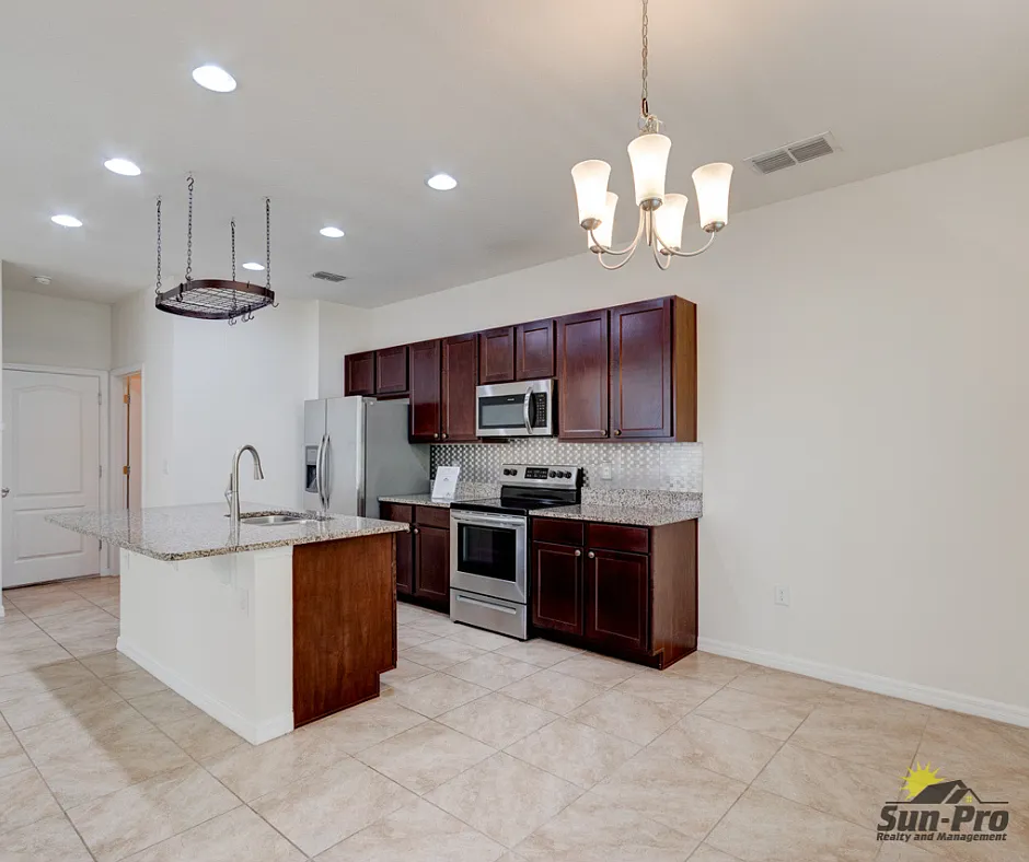 3 bed, 3.0 bath, 2179 sqft, $2,250 — Photo 3