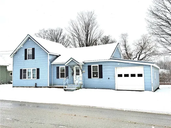 52 Liberty St, Camden, NY 13316