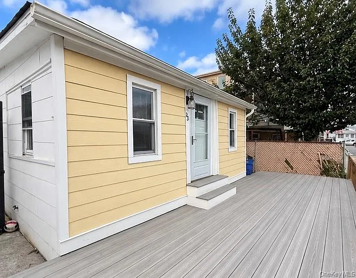 3 bed, 1.0 bath, 880 sqft, $4,000 — Photo 2