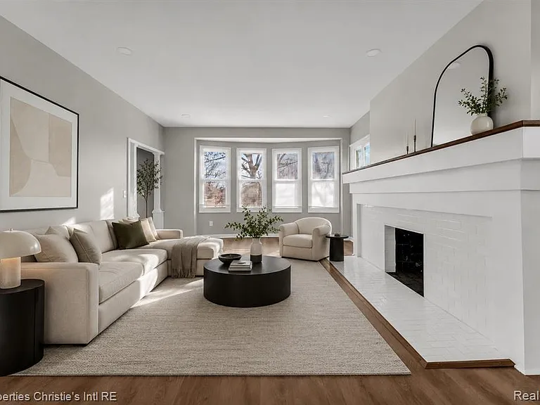 2508 Clairmount St — Photo 2