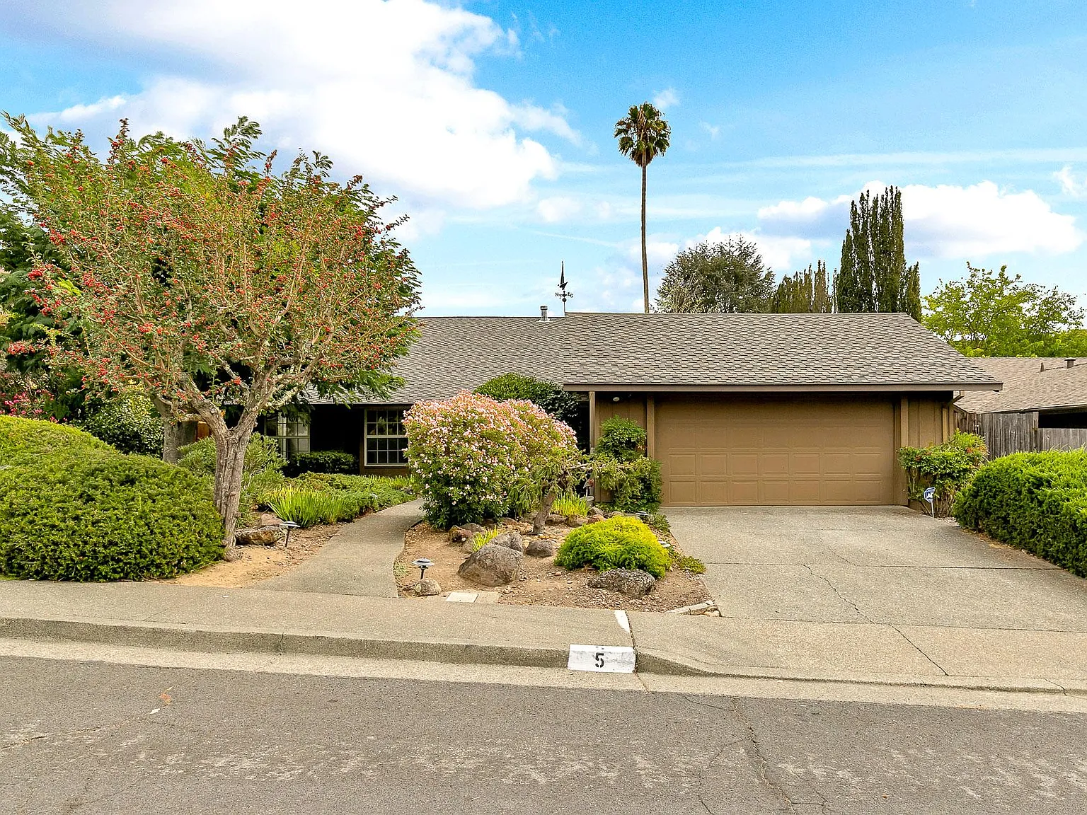 3 bed, 1815 sqft, $6,500 — Photo 2