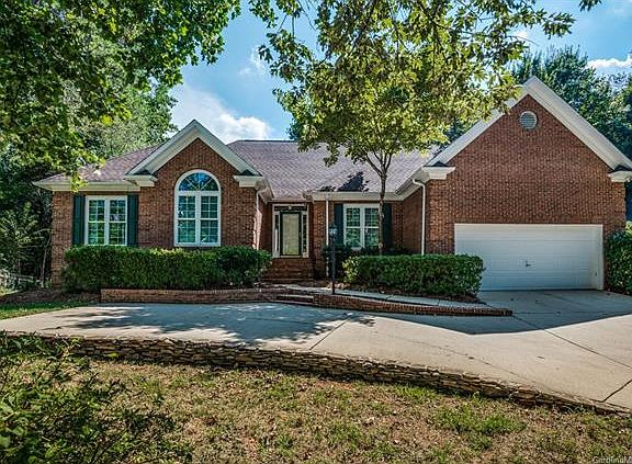 2nd image of 8906 New Oak Ln