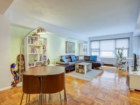 107-40 Queens Boulevard image 10 of 27