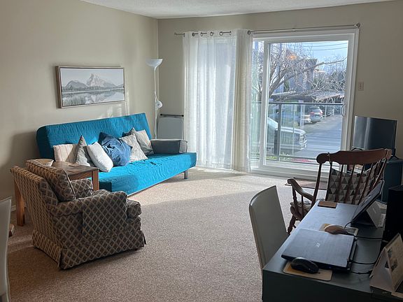 3rd image of 1024 Fairfield Rd #203