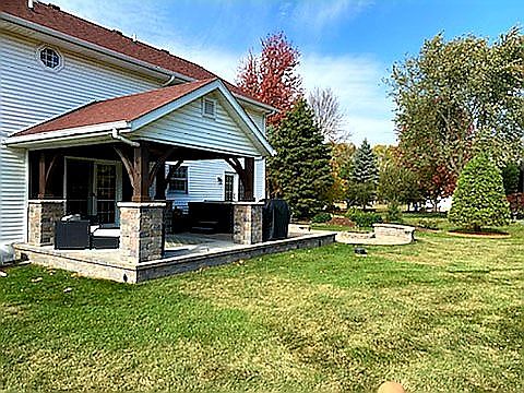 3rd image of 2419 Farmington Dr W