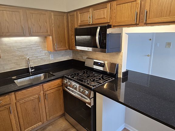 3rd image of 16601 Jean Ln