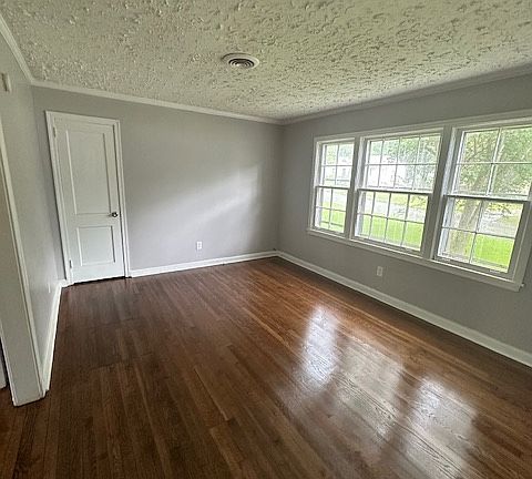 4th image of 2467 Spring Garden Dr SW
