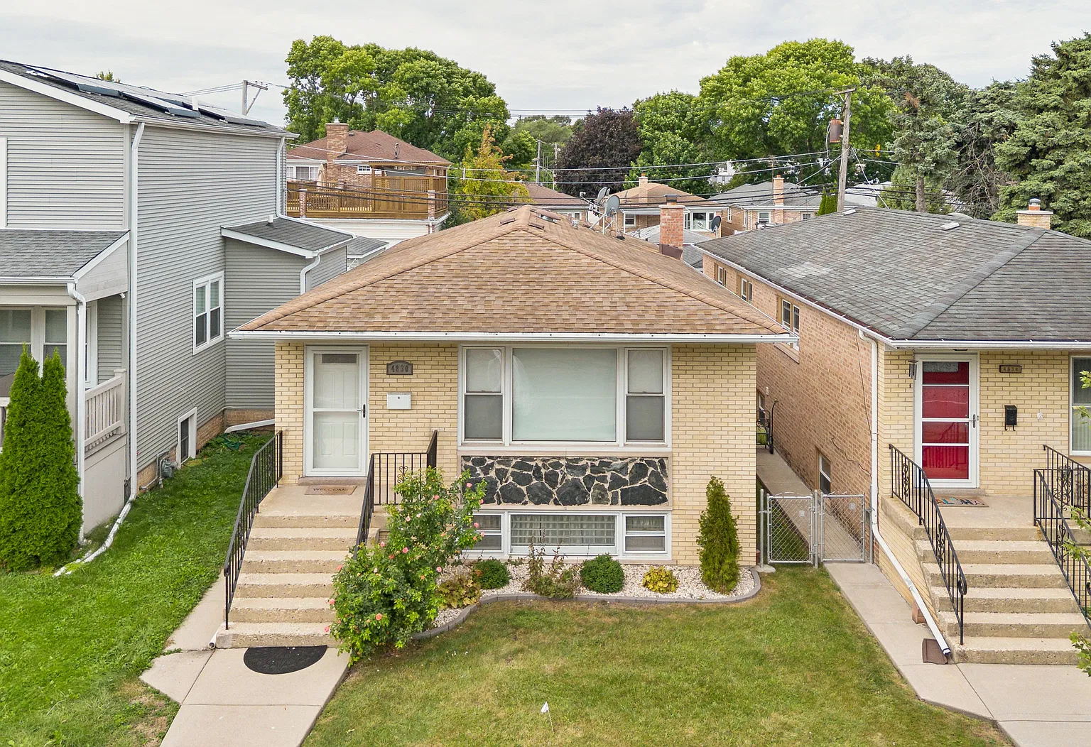 3 bed, 1.5 bath, 1232 sqft, $3,000 — Photo 1