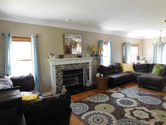 3rd image of 2216 Villa Ave