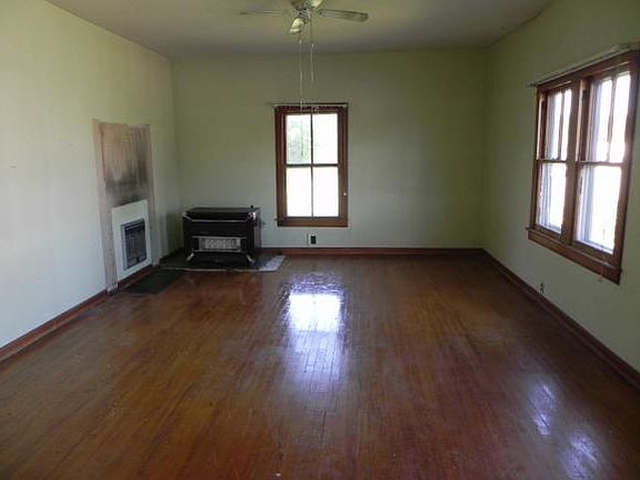 2nd image of 1711 Main St