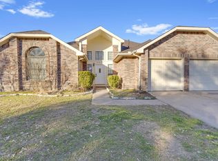 2822 Fenwick St, Grand Prairie, TX 75052