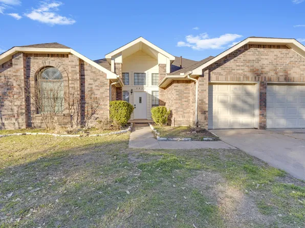 2822 Fenwick St, Grand Prairie, TX 75052