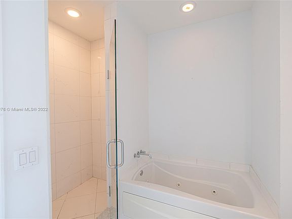 5th image of 55 SE 6th St #1
