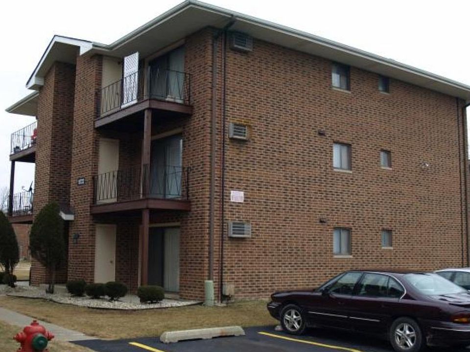 1st image of 15722 Lake Dr #1AR