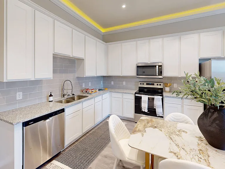 Kitchen with Stainless Steel Appliances ( Phase I Plan 4192-L)
