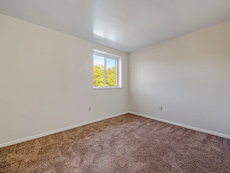 Brooklane Manor Apartments — Photo 20