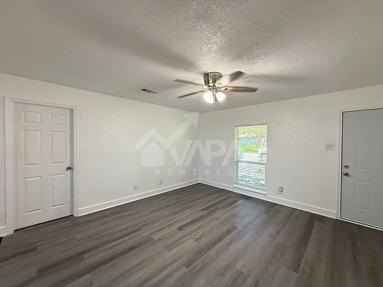 106 Covina Ave — Photo 8