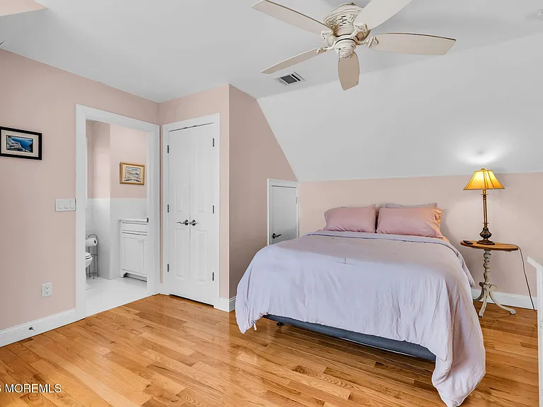 550 Whiting Ave — Photo 46