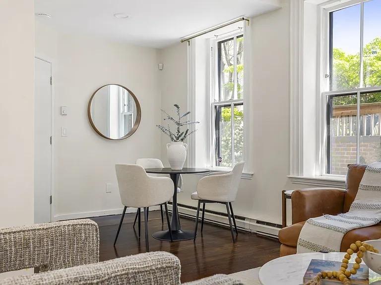 2A Wellington St #2 — Photo 2