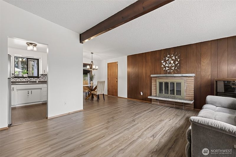 3rd image of 605 S 304th Street