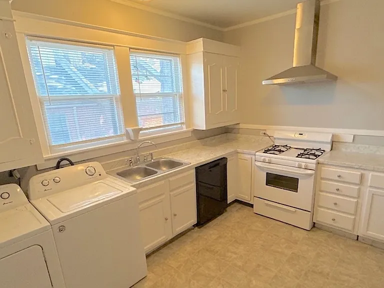 44 N Belvedere Blvd — Photo 3