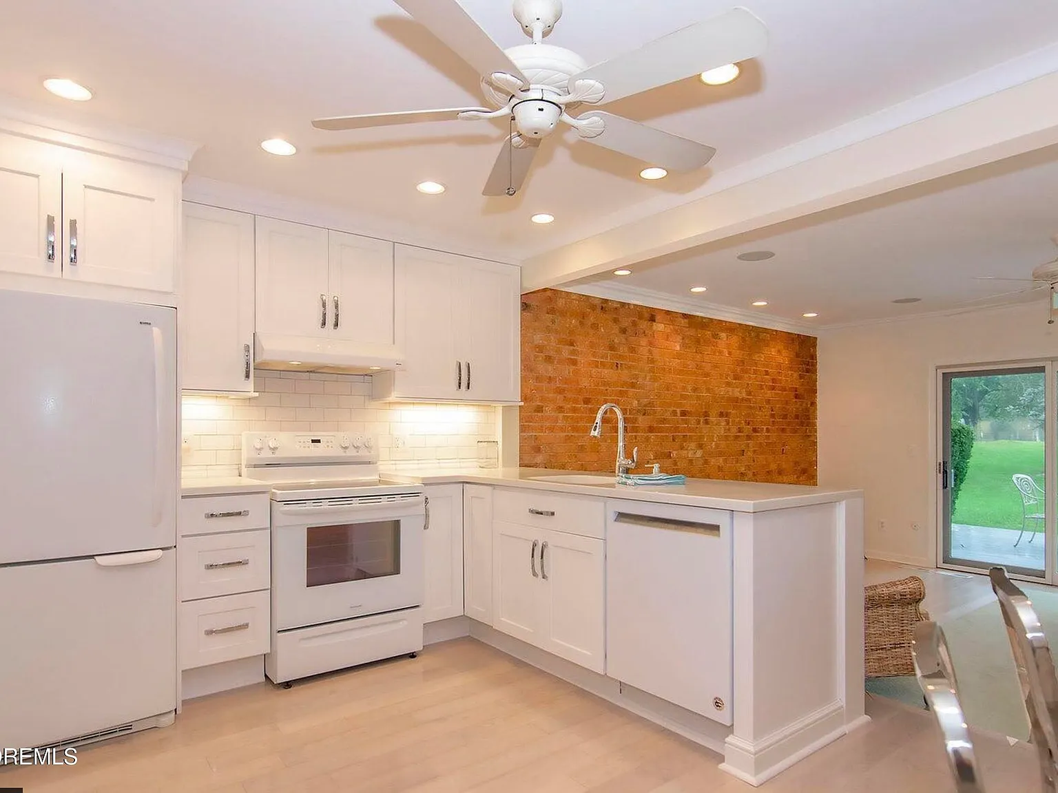 2 bed, 1224 sqft, $2,700 — Photo 3