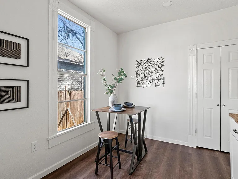 515 E Morton St — Photo 13