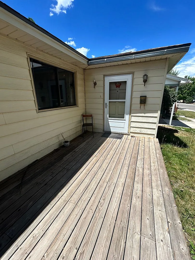 Three Bedroom House in Great Neighborhood! — Photo 3