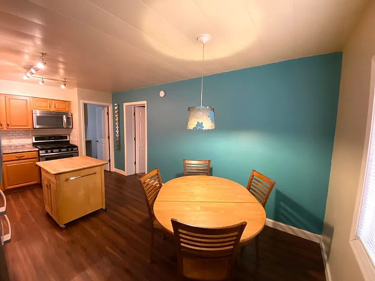 311 University St — Photo 16