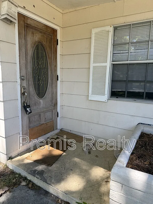 3 bed, 2.5 bath, 1555 sqft, $2,495 — Photo 3