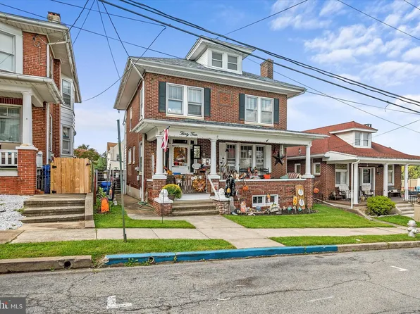34 Crestmont St, Reading, PA 19611