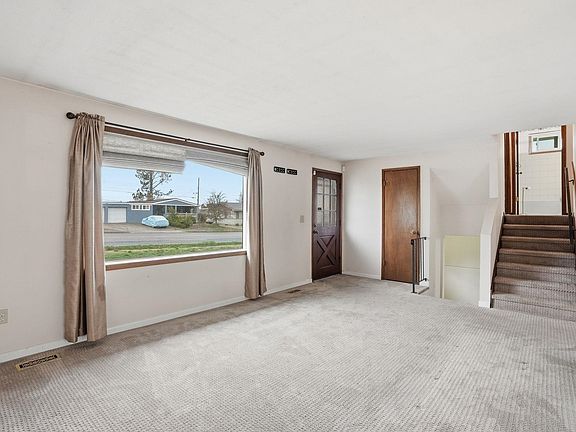 3rd image of 3802 W Francis Ave