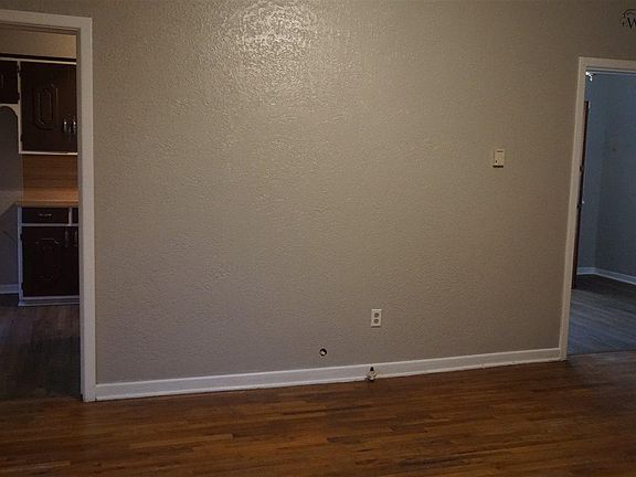 4th image of 501 E 6th St