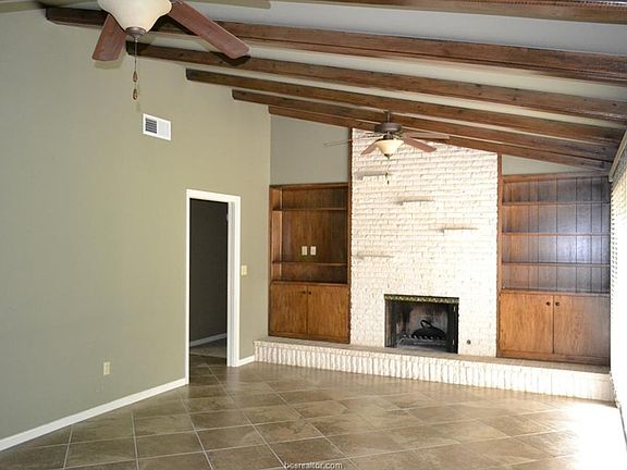 4th image of 1300 Laura Ln