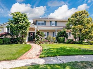 6 Knell Dr, Massapequa Park, NY 11762