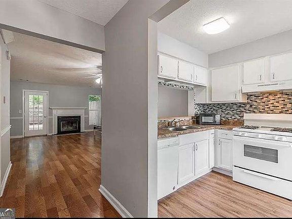 4th image of 3724 Jamestown Ct
