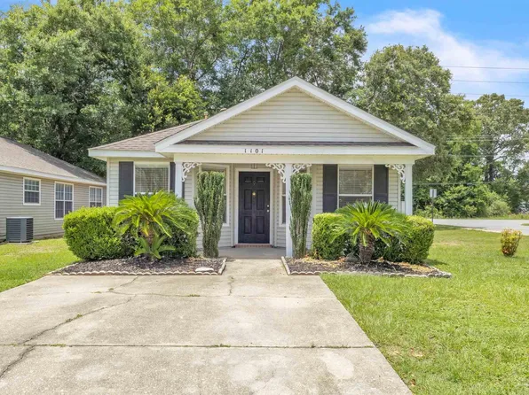 1101 Sweetbriar St, Cantonment, FL 32533