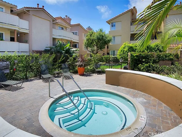 74 Corniche Dr — Photo 24