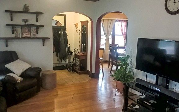 4th image of 2832 Pearl St