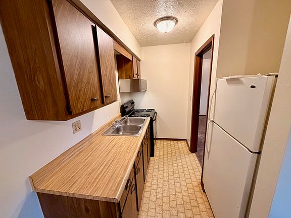 4th image of 4156 Applewood Ln #4