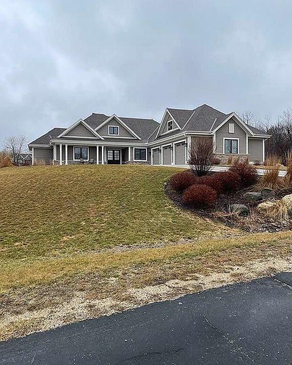 2nd image of 6004 Eagle Ridge Dr