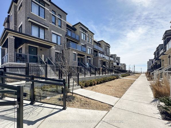 28 A Lookout Dr #A, Clarington, ON L1C 7G1