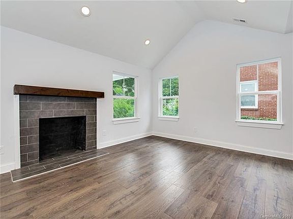 4th image of 224 Sylvania Ave