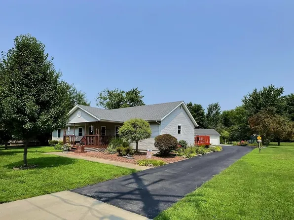 302 W Indiana St, Kouts, IN 46347