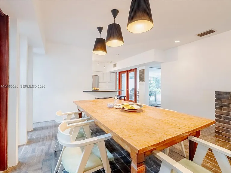2250 NE 201st St — Photo 17