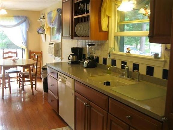 3rd image of 29 Harwood Drive