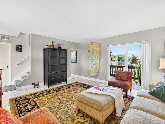 4th image of 4001 NE 14th Avenue