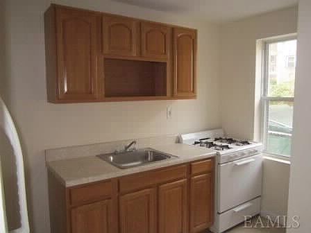 4th image of 4130 Murdock Ave