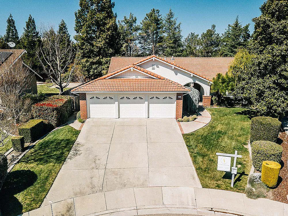 4054 Dunbarton Cir photo 1